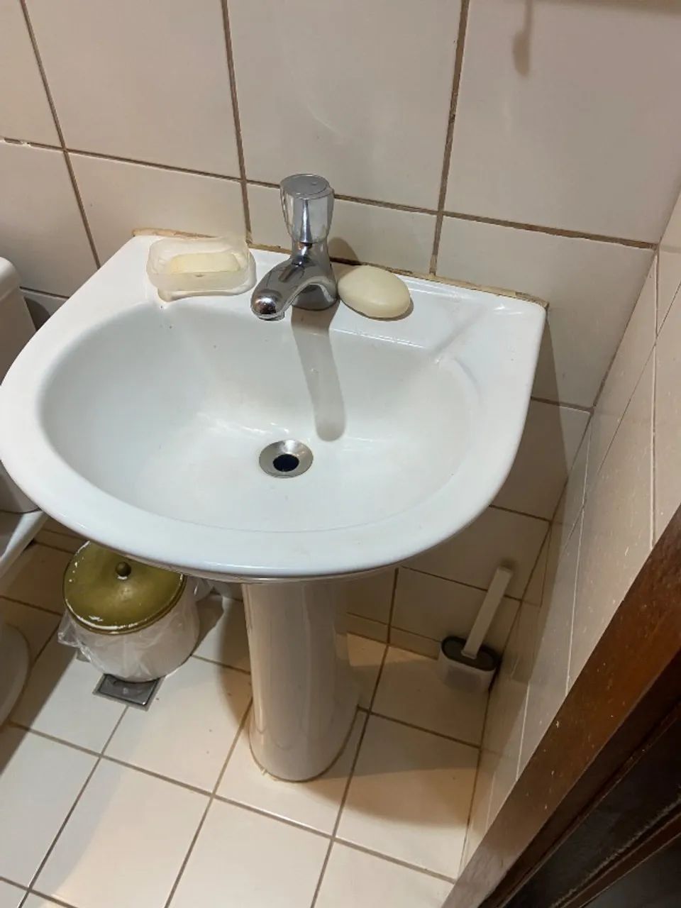 Vendo pia de louça com torneira - Foto 4