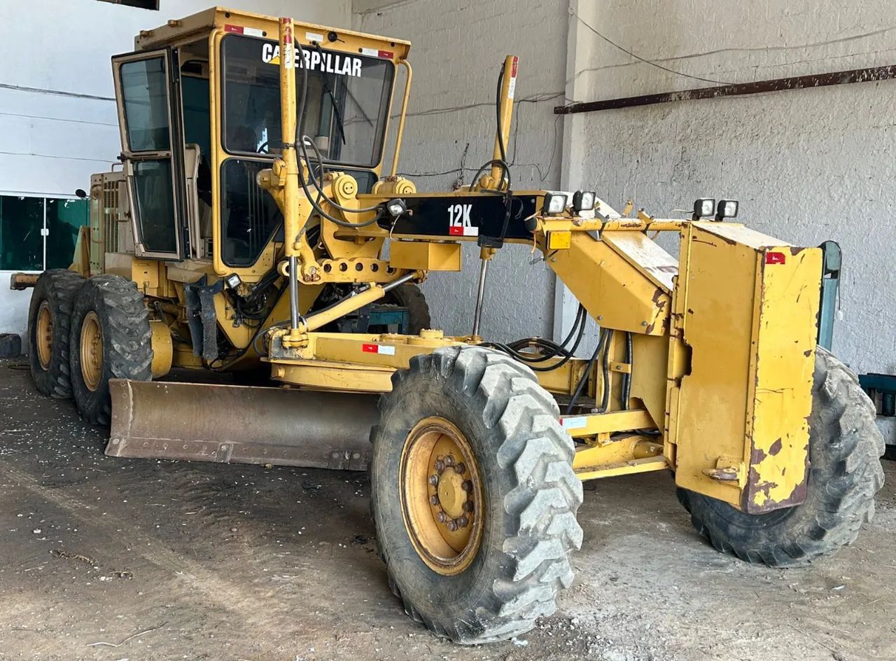 Motoniveladora Caterpillar 12K ano 2016 com 9.000 horas, Está no PE