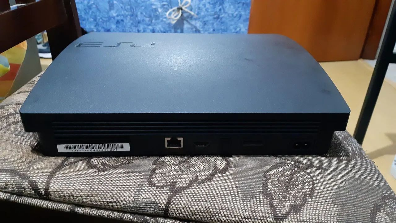 Ps3 320gb, bloqueado, com caixa em otimo estado. Aceito Somente dinheiro. - Foto 2