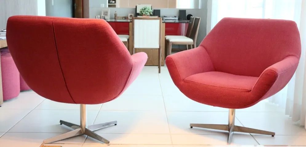 Poltronas Giratórias Vermelhas (Vendo só uma por metade do preço)