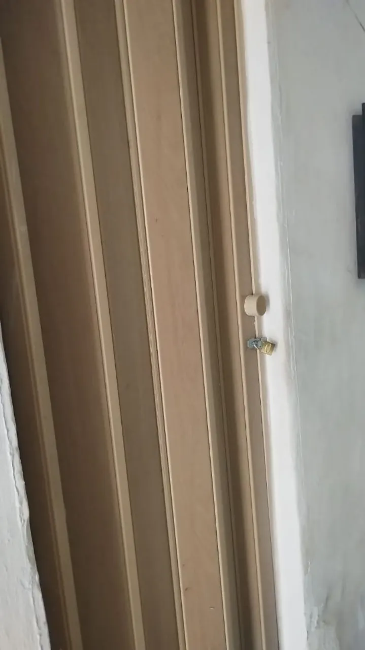 aluga-se 01 casa,02 qtos, em condomínio..