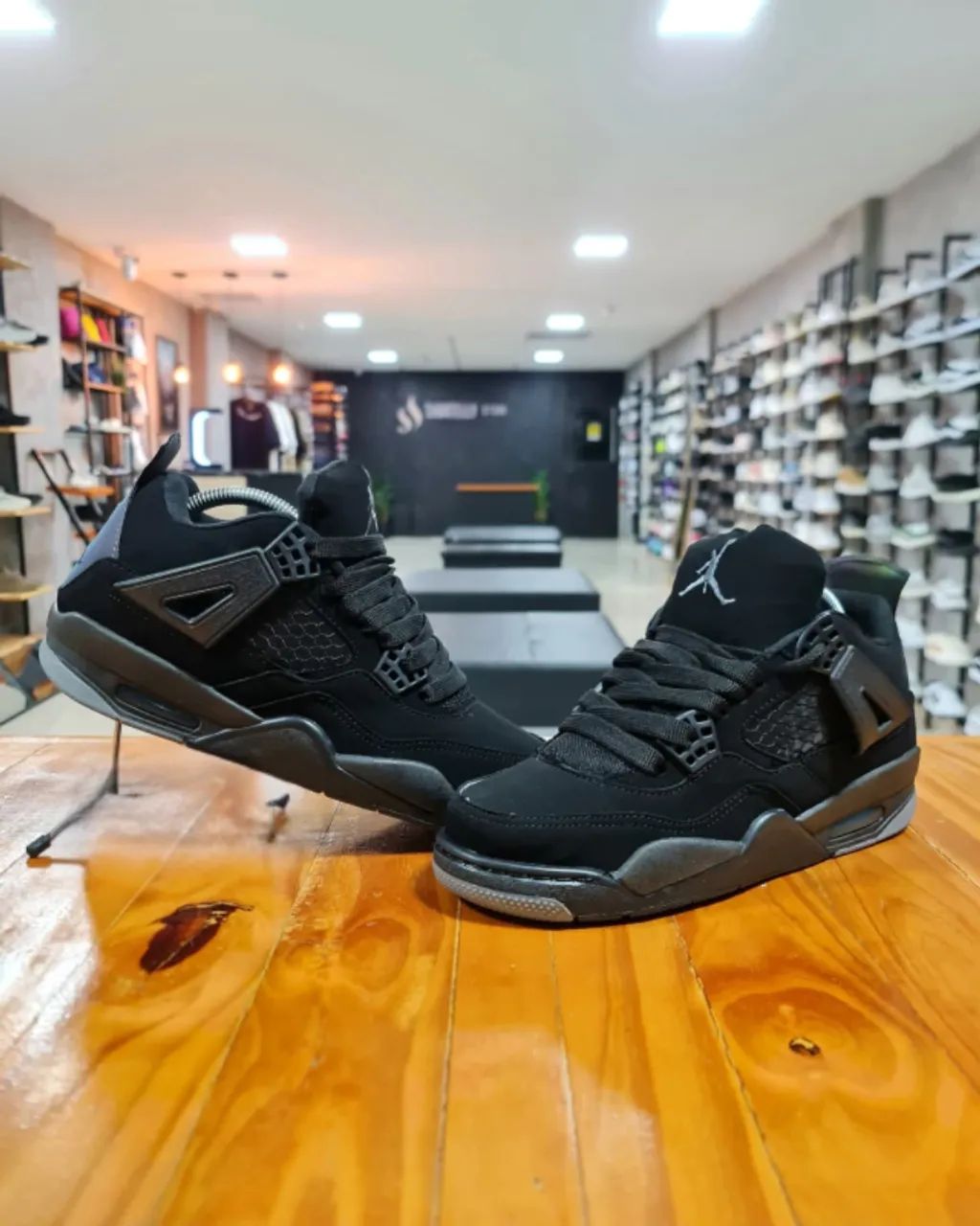 Nike Air Jordan 4 - Preto/Camaleão - Foto 4