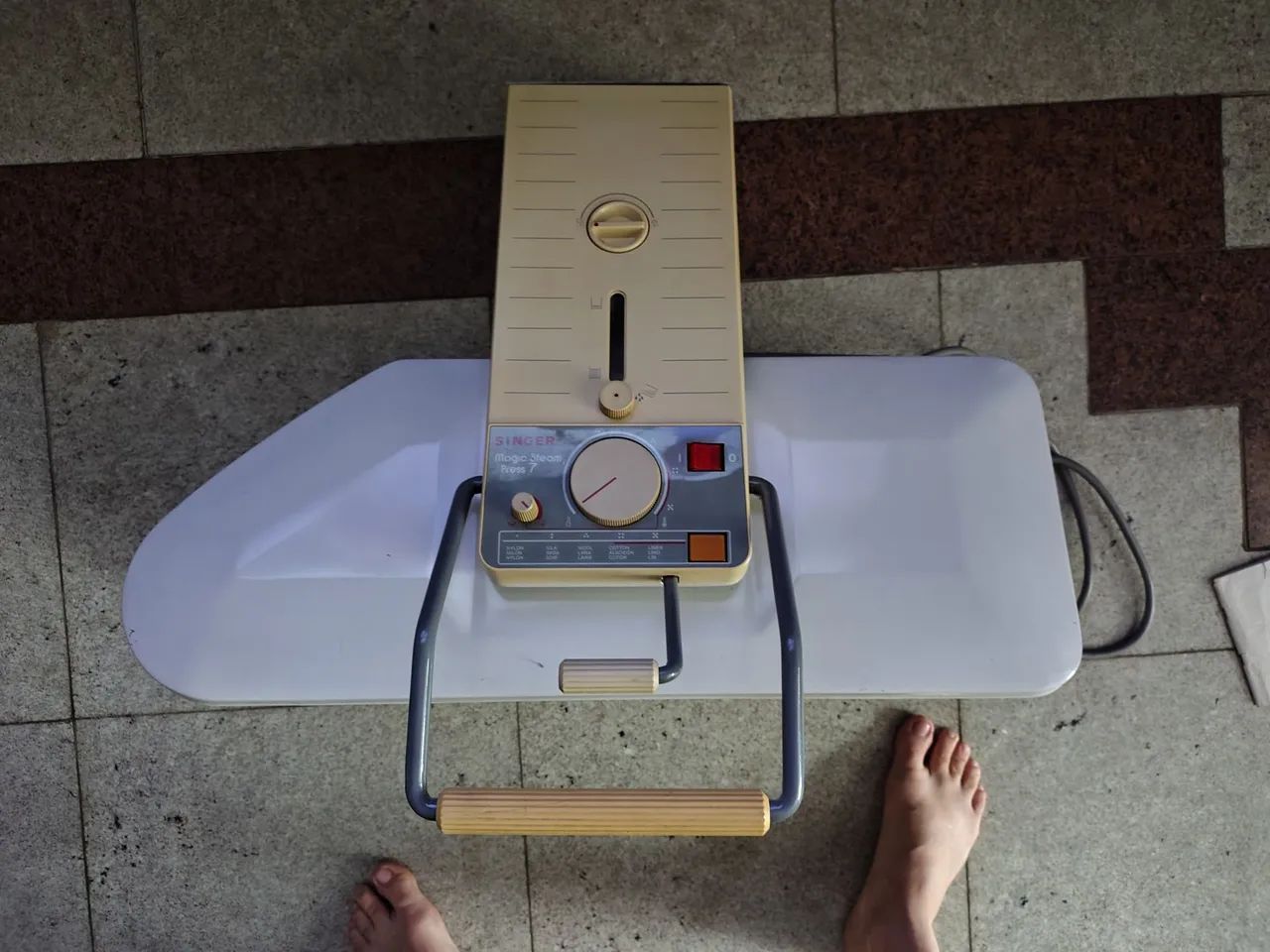 Prensa Passa Roupa a Vapor Singer