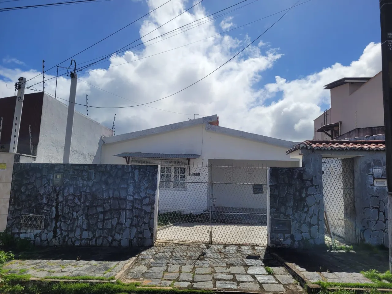 Aluga-se casa no satélite
