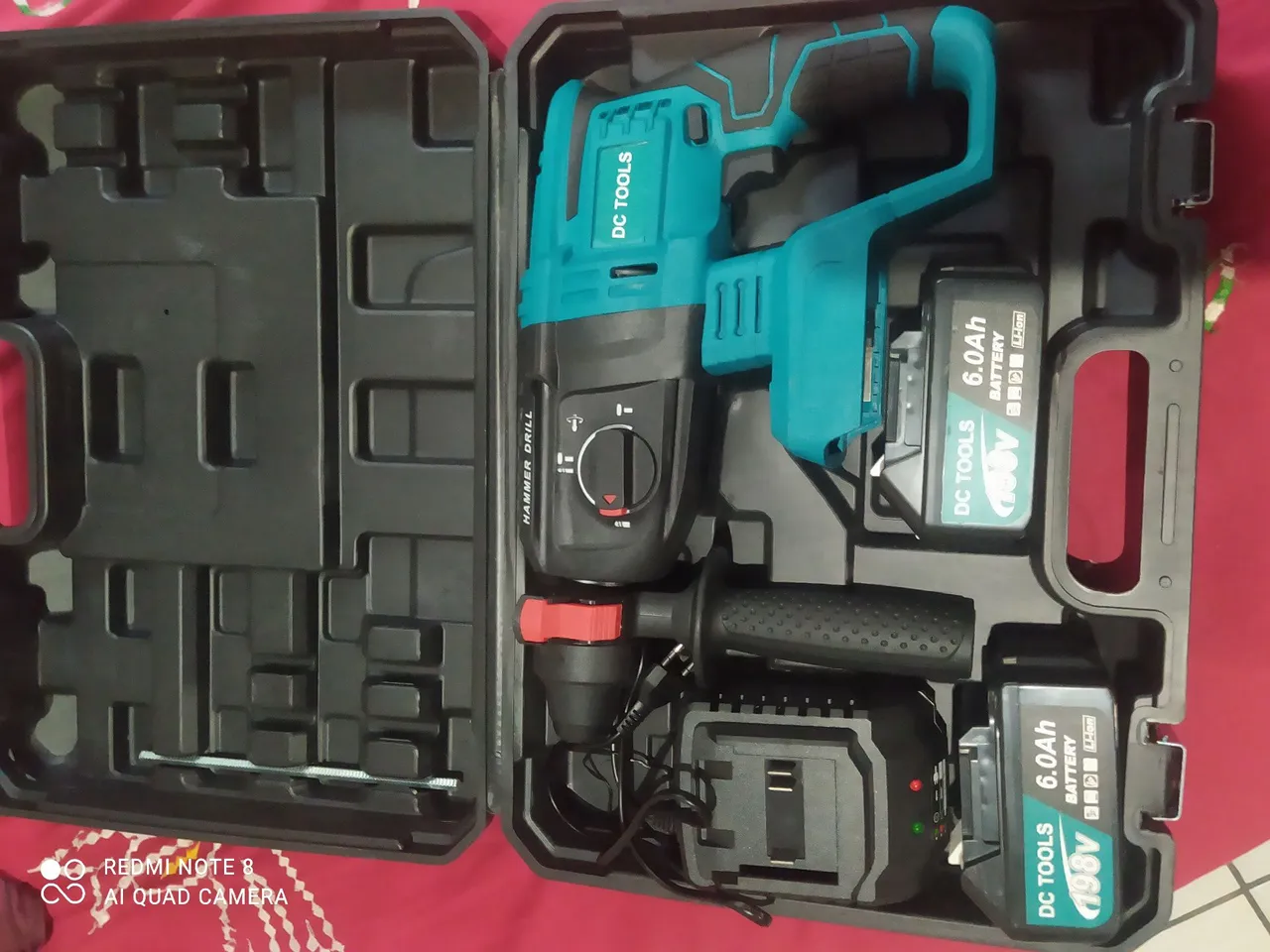 Furadeira/Martelete DC Tools 198V 6.0Ah com 2 Baterias