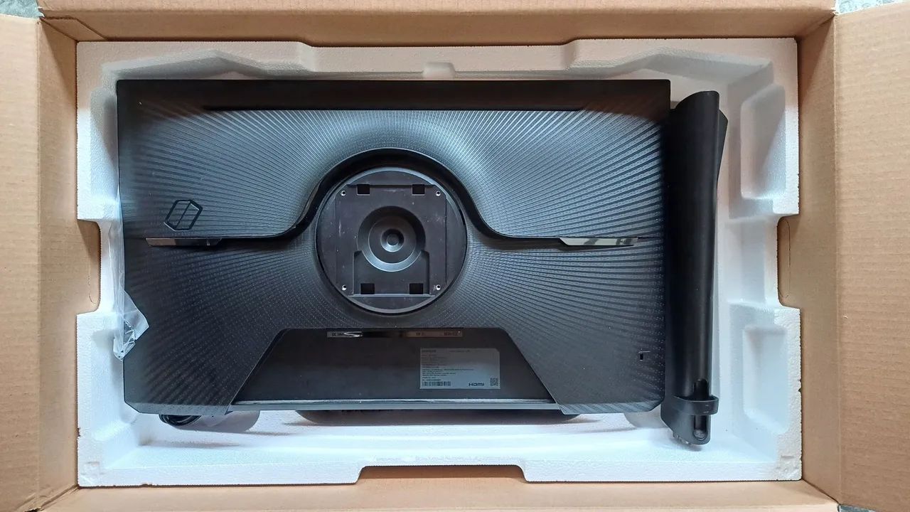 Monitor Samsung Odyssey G32 Full HD, 165 Hz. - Foto 3