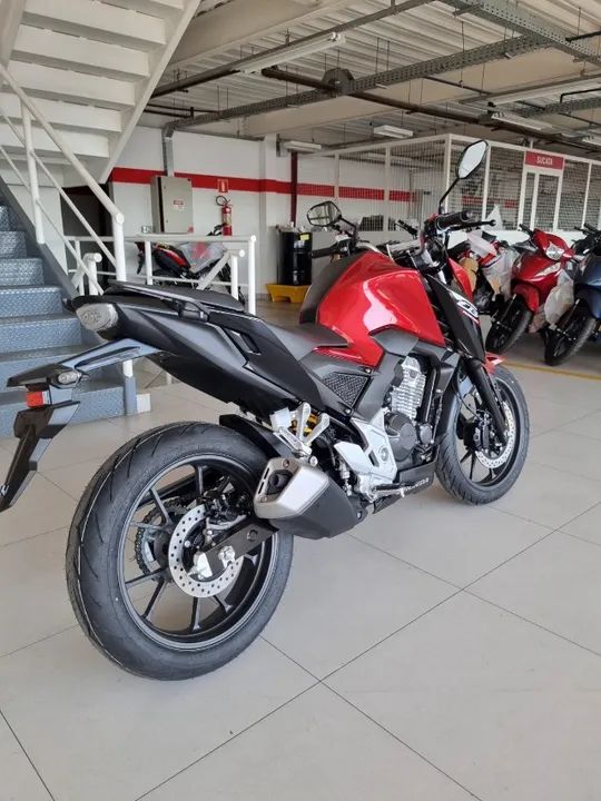 cb 300f 2025 cbs - Foto 3