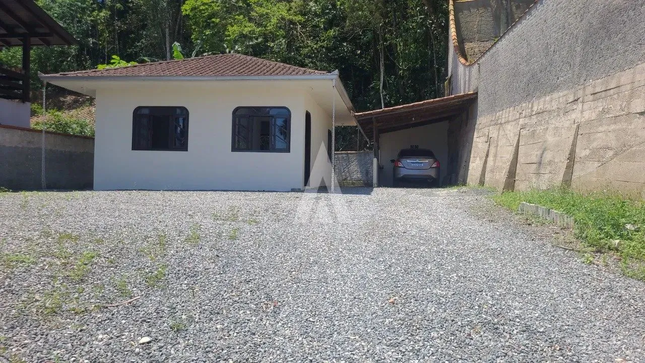 Casa com 1 quarto(s) à venda no bairro Iririú em Joinville, por R$ 470.000.00.