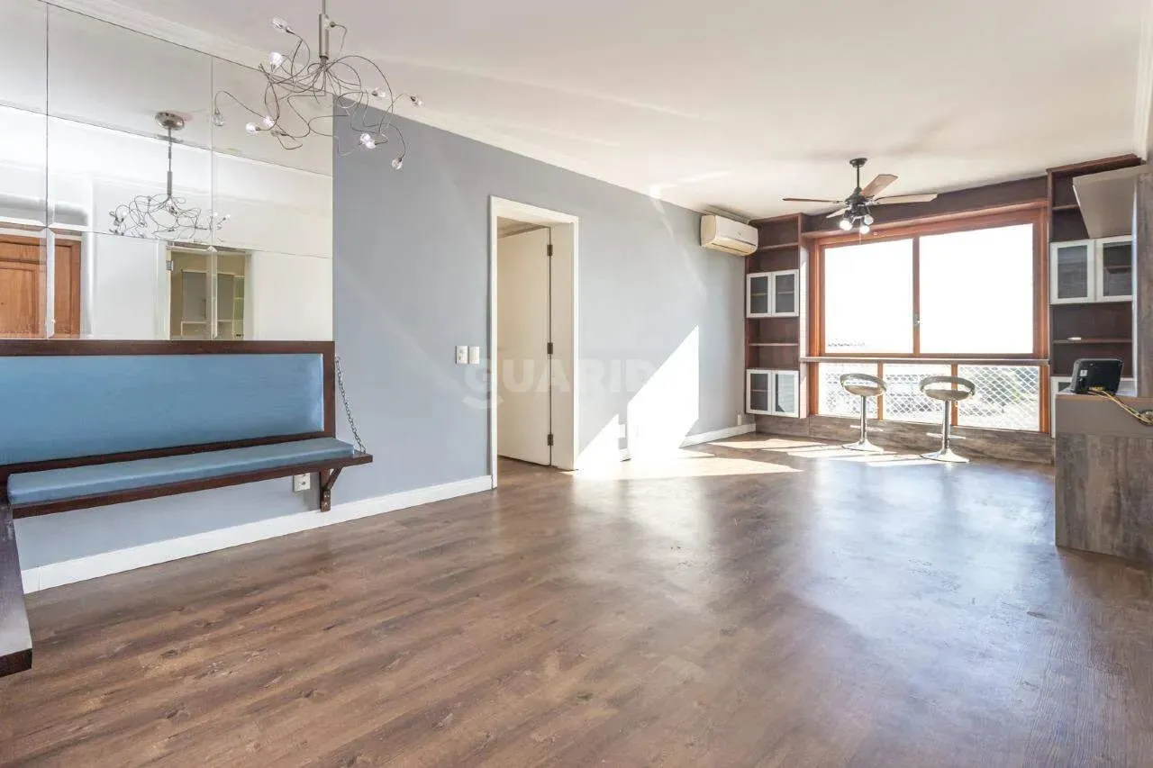 Apartamento amplo com 3 dormitórios, em andar alto e ótima posição solar!