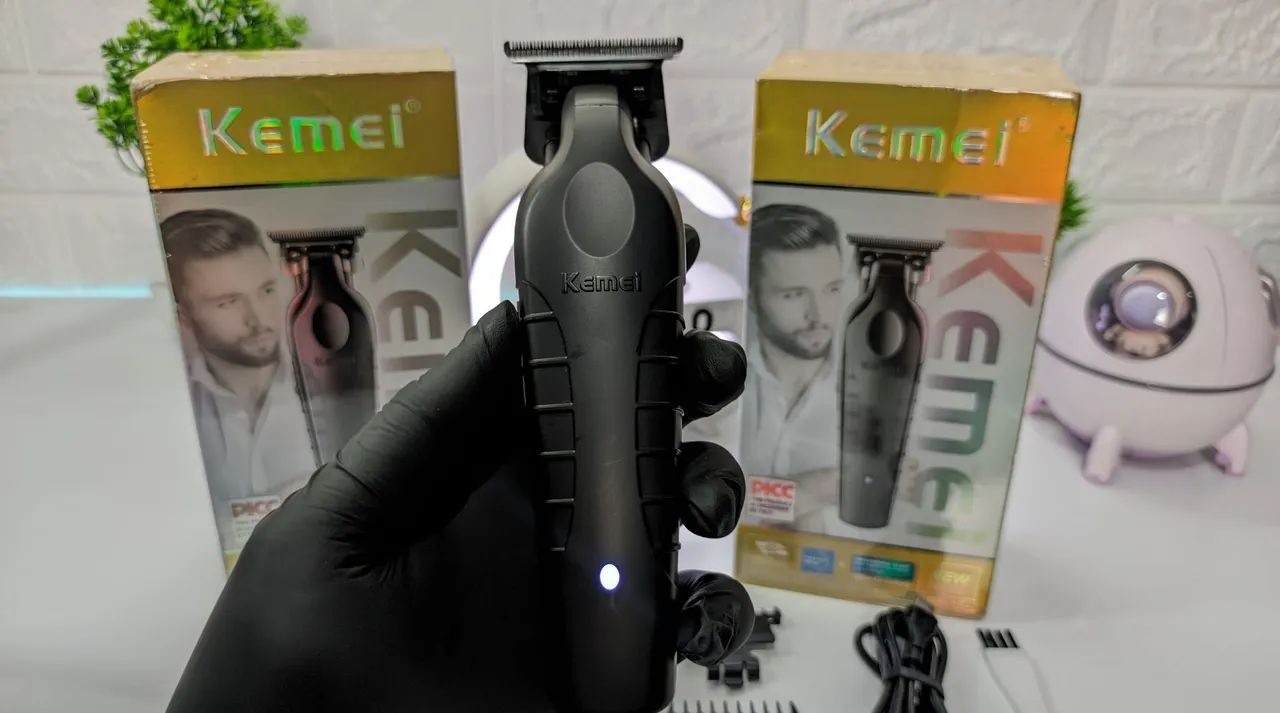 Máquina de Cortar Cabelo Kemei Profissional