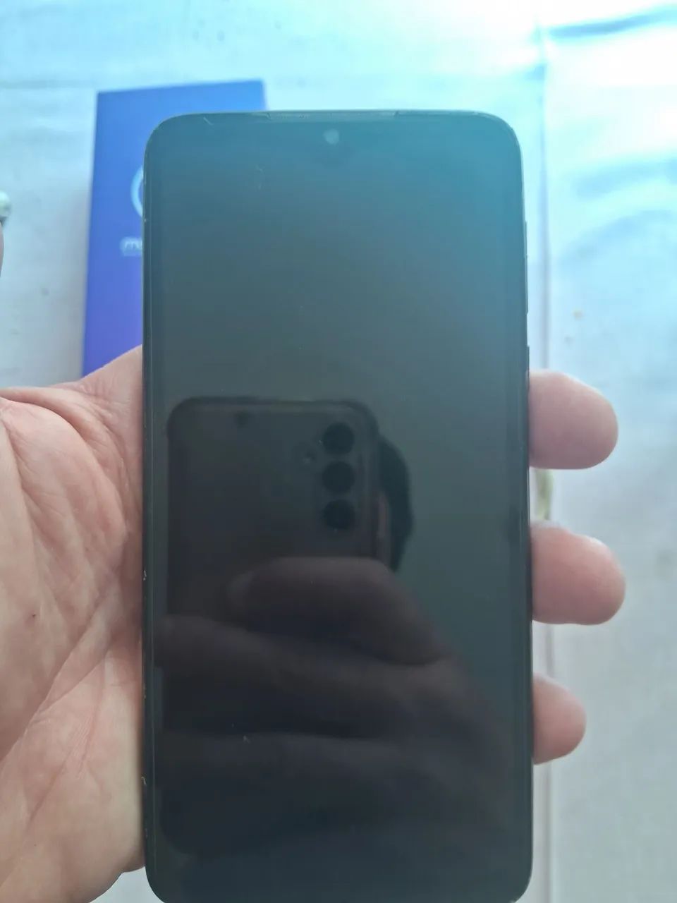 Motorola one macro conservado na caixa 