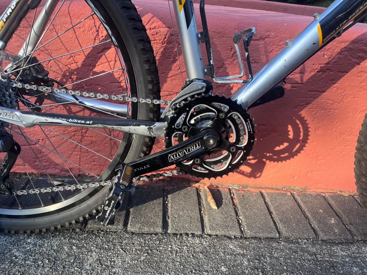 Mountain Bike KTM 27v, freio hidráulico troco menor valor - Foto 4