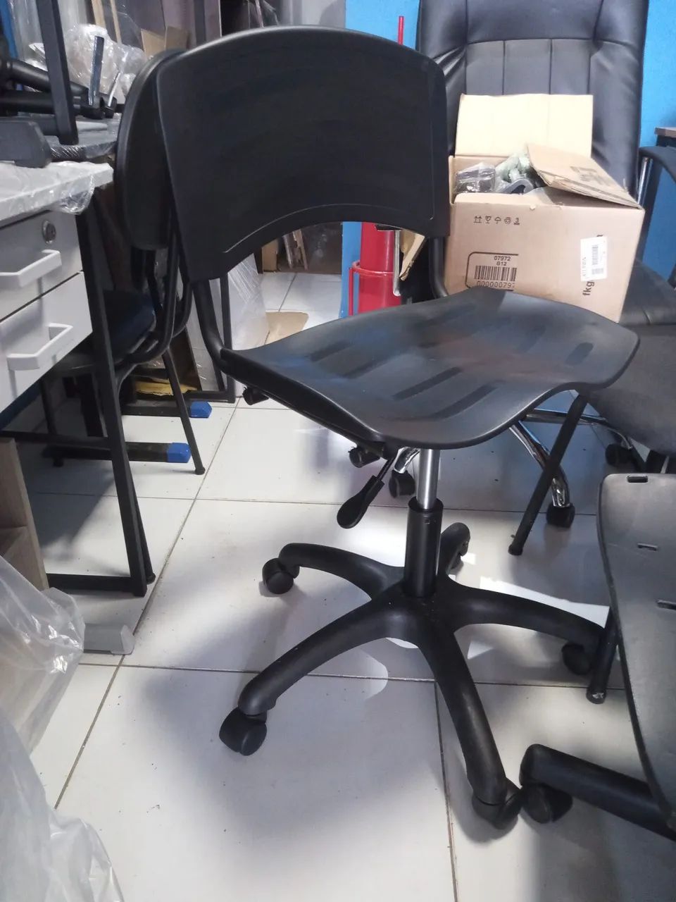 Cadeira de Escritório Giratória com Rodas - Foto 3
