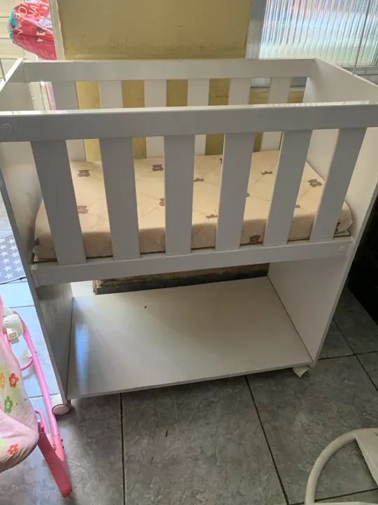 Berço de madeira branco em ótimo estado - Foto 2