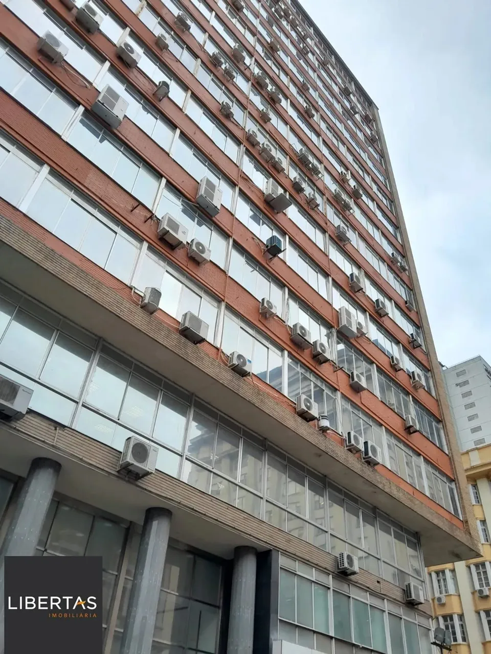 Salas com meio andar,para empresas ou órgãos públicos com 262,41m2 ,Centro