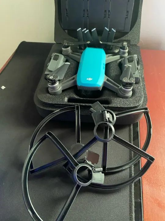 Drone DJI Spark Fly More Combo Azul baterias 77ciclos atuais  - Foto 5