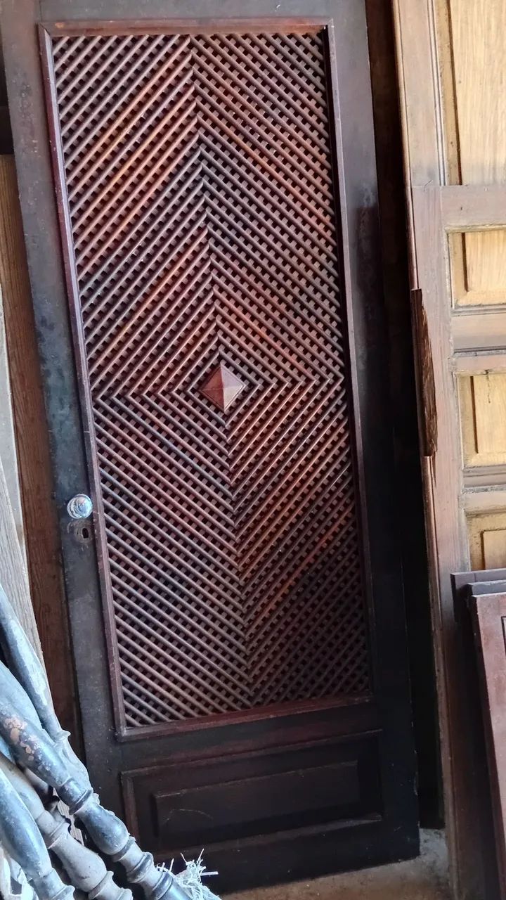 Porta de Madeira em treliça Trabalhada Artesanal 
