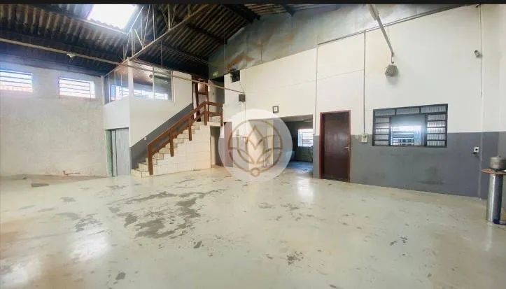 Imóvel com casa Residencial e Barracão comercial no bairro Pinheirinho. - Foto 3