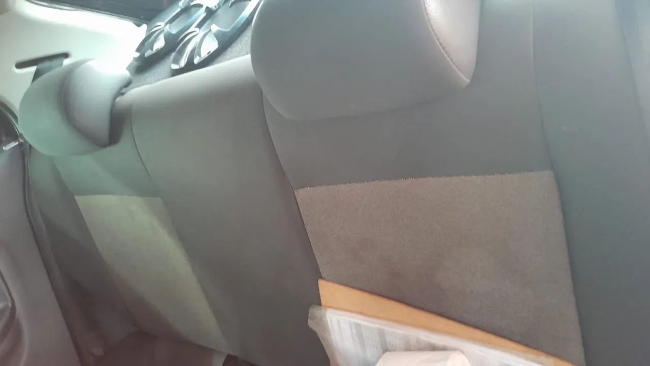 Reformas de Bancos de carro em couro com detalhes em vermelho - Foto 4