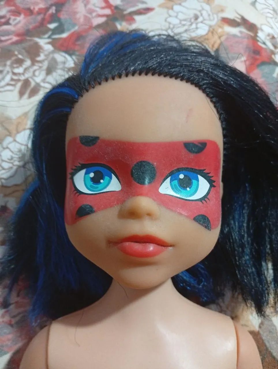 Linda boneca usada.
