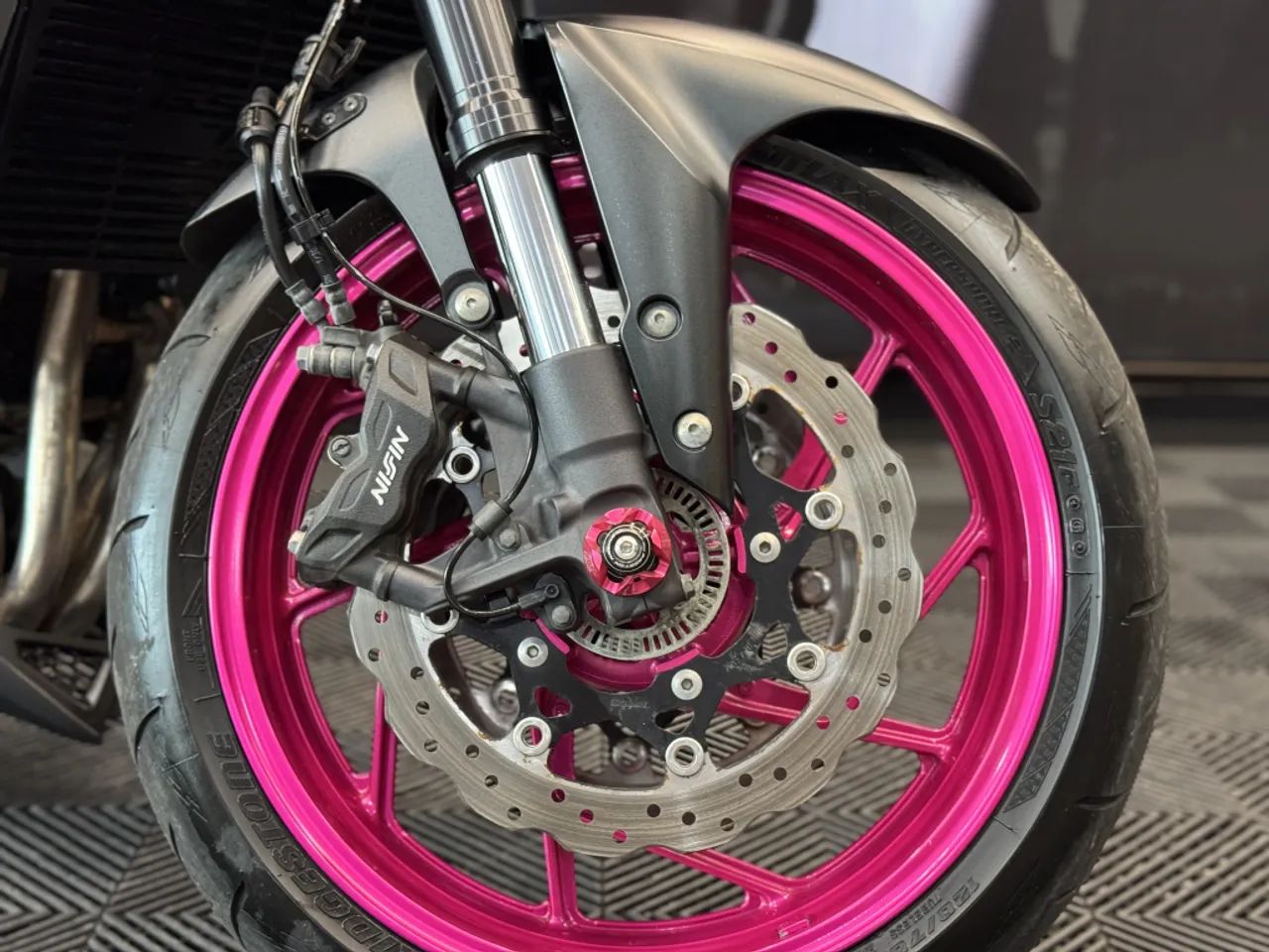 SUZUKI GSX-S 750 Preta C/ Rosa Personalizada C/ Muitos acessórios - Foto 3