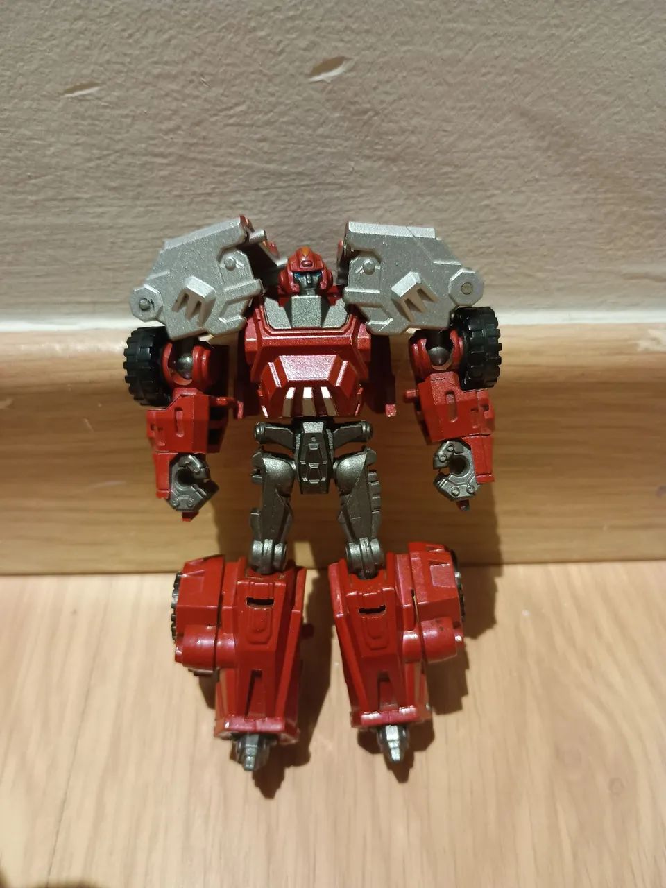 Boneco ironhide fall of cybertron shapeshift transformers legion 