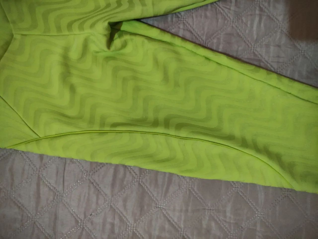 Calça Legging Verde Limão | Tamanho M | Nunca Usada | Zero Transparência - Foto 2