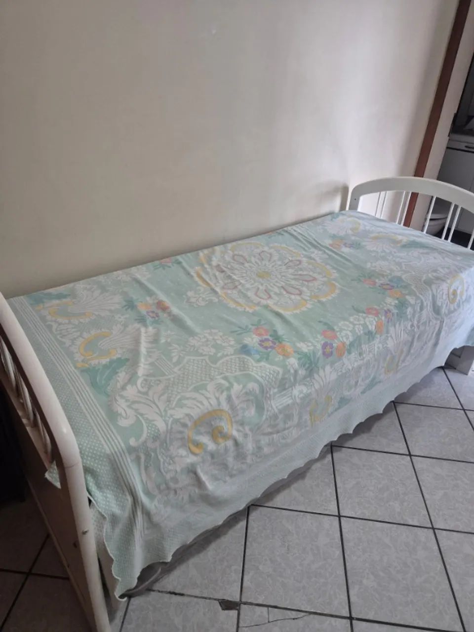 Cama infantil branca em MDF 