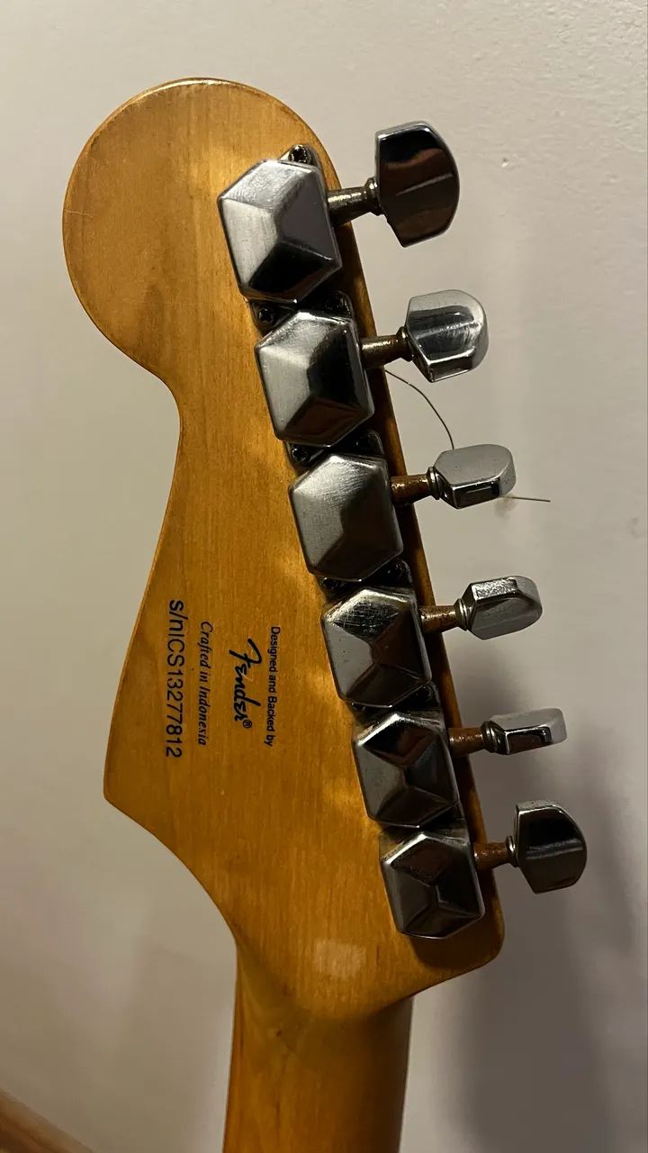 Guitarra Squier Bullet Stratocaster - Instrumentos musicais