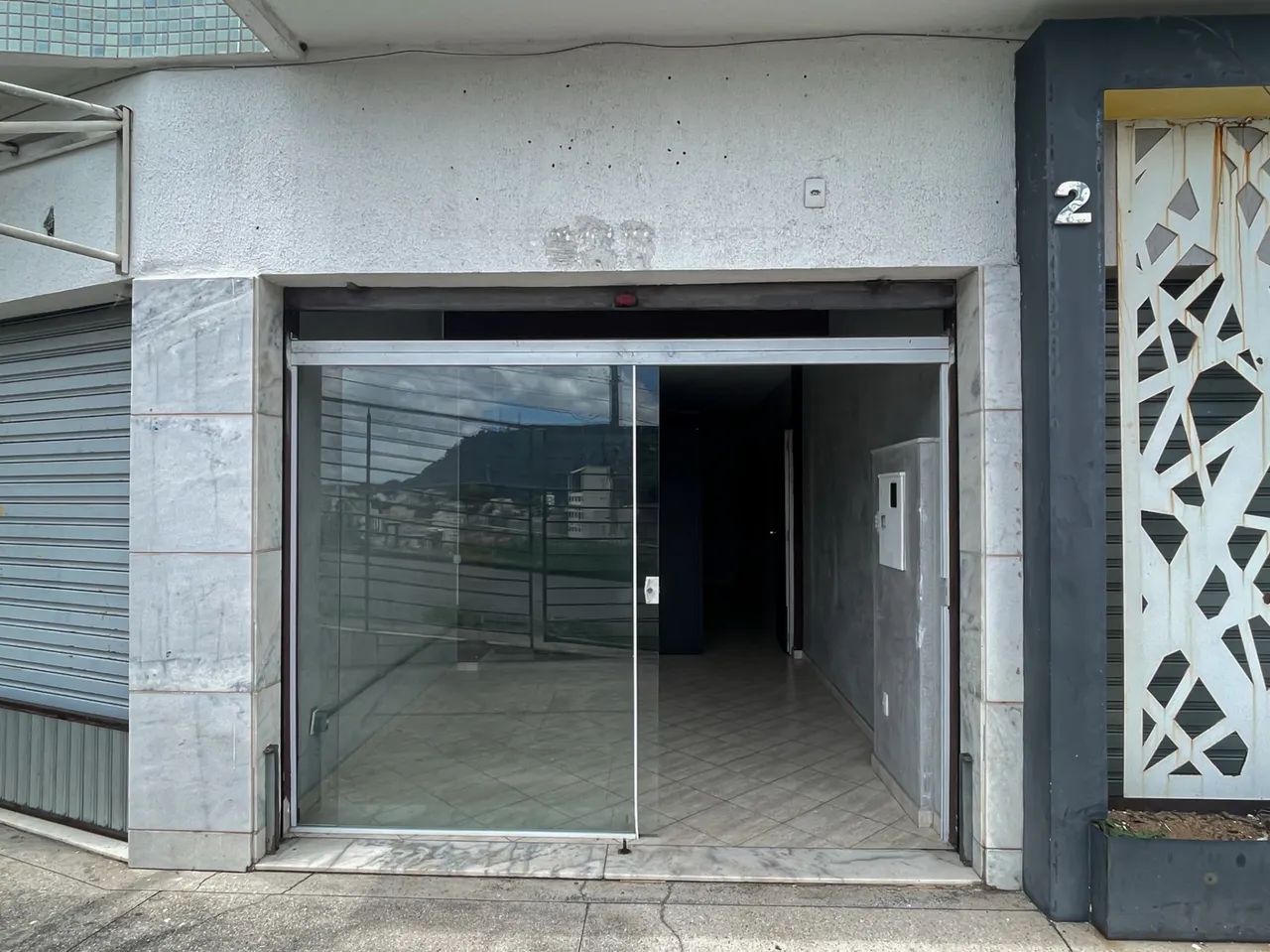 Sala bem localizada no Estrela Sul para venda