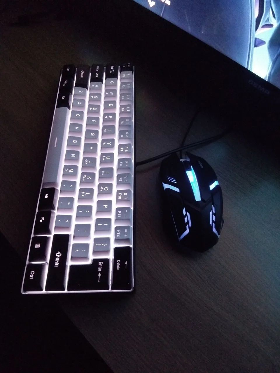 Teclado semi-macanico e mouse rgb