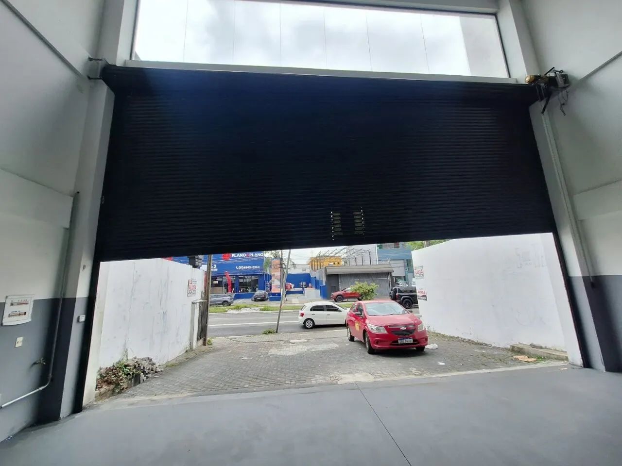 GALPÃOCOM 300 M2 E PE DIREITO DE 8 M FL26 - Foto 3