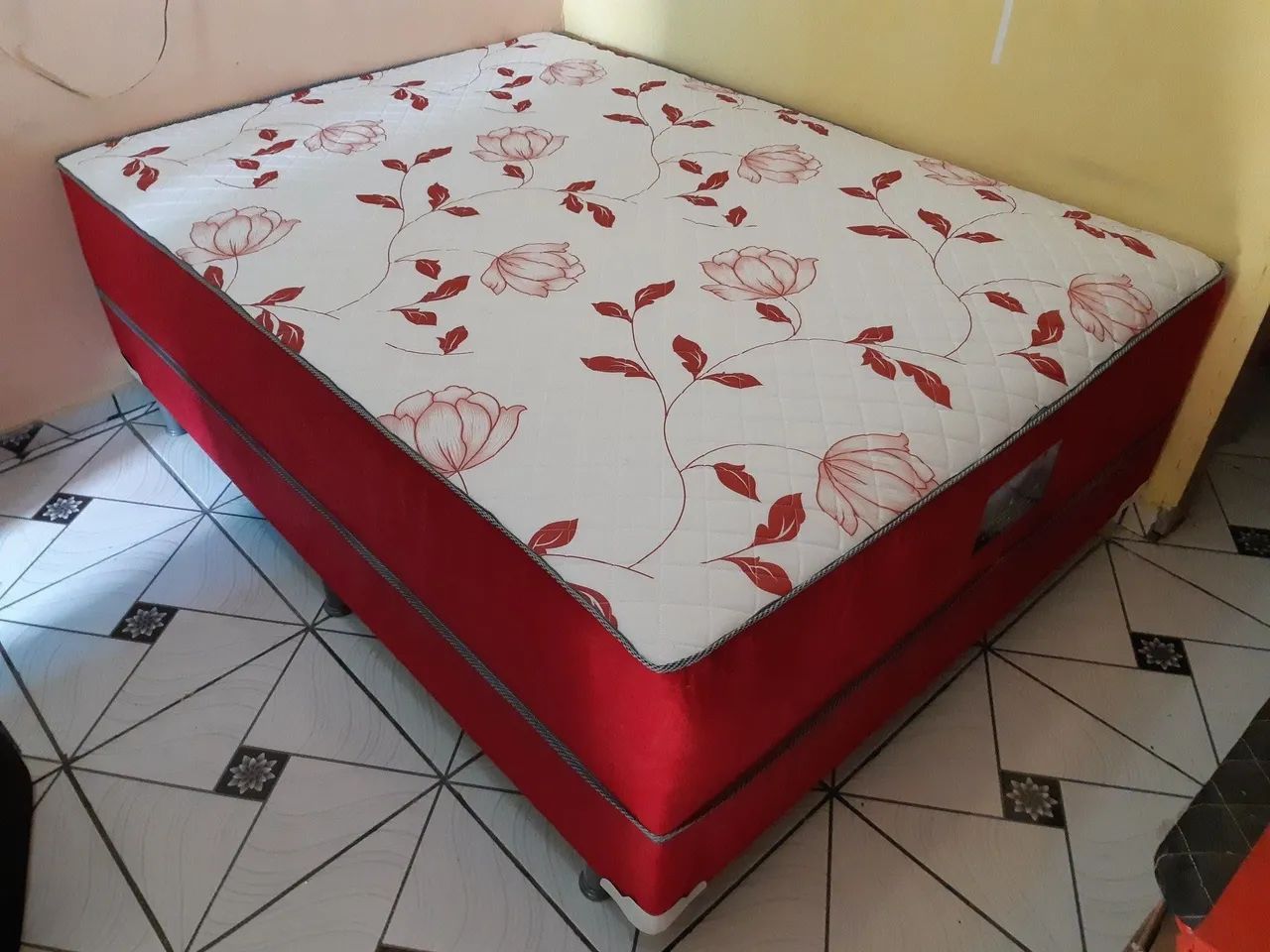 Cama casal com molas