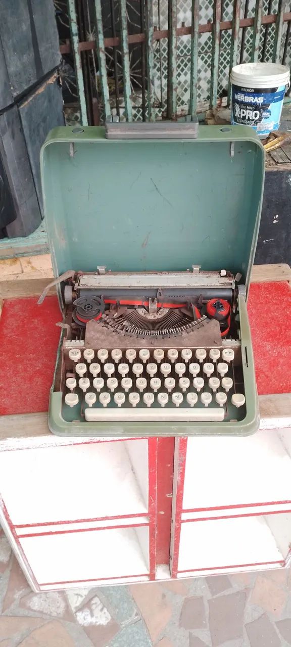 Máquina de datilografia relíquia R$150 - Foto 6
