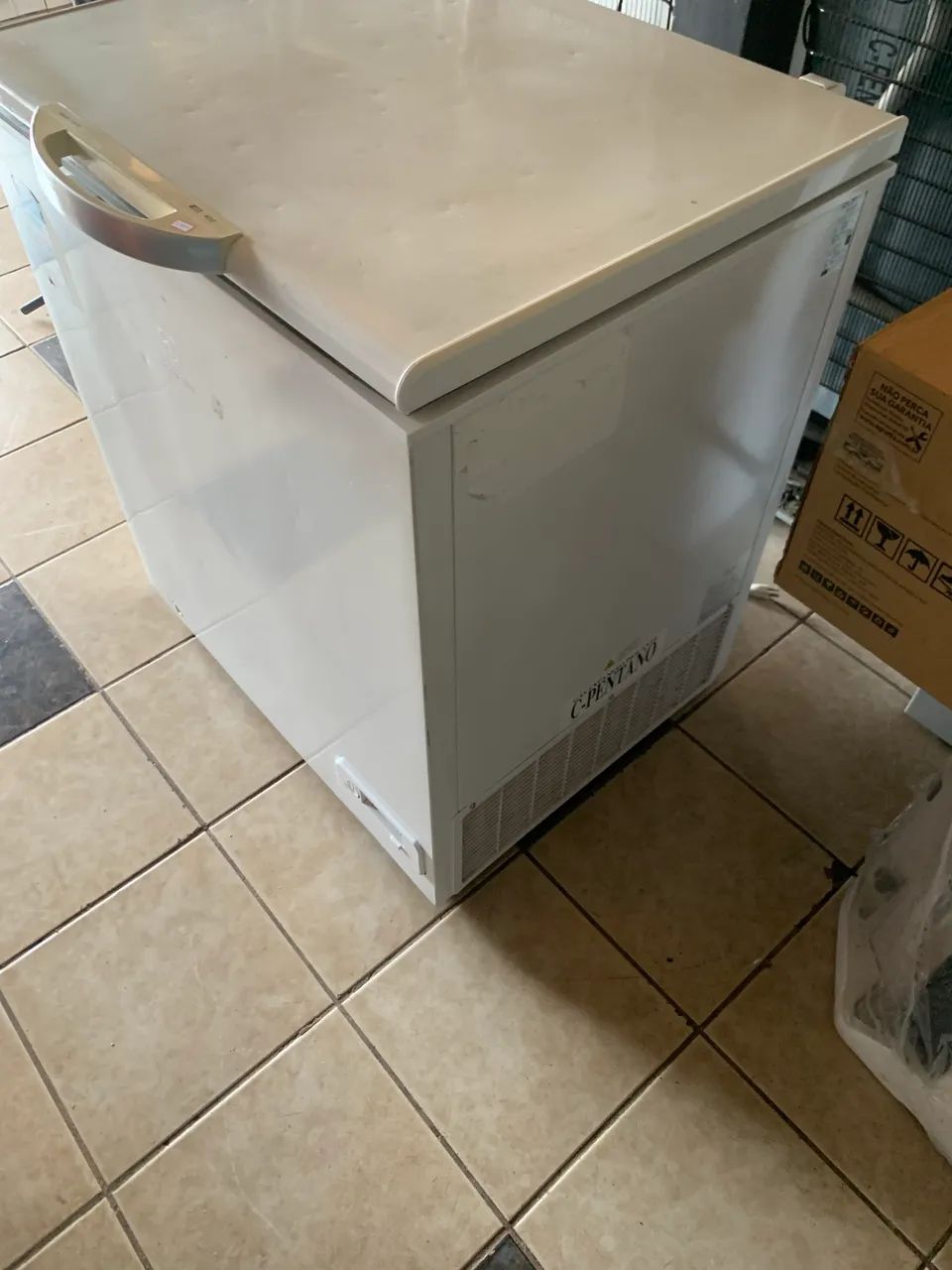 Vendo esse frezer Electrolux 222 litros todo original  - Foto 4