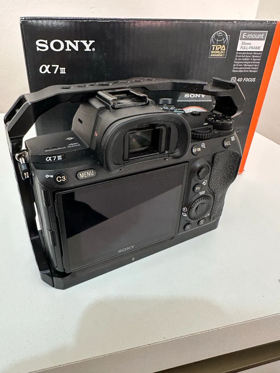 Câmera Sony a7iii caixa e Cage