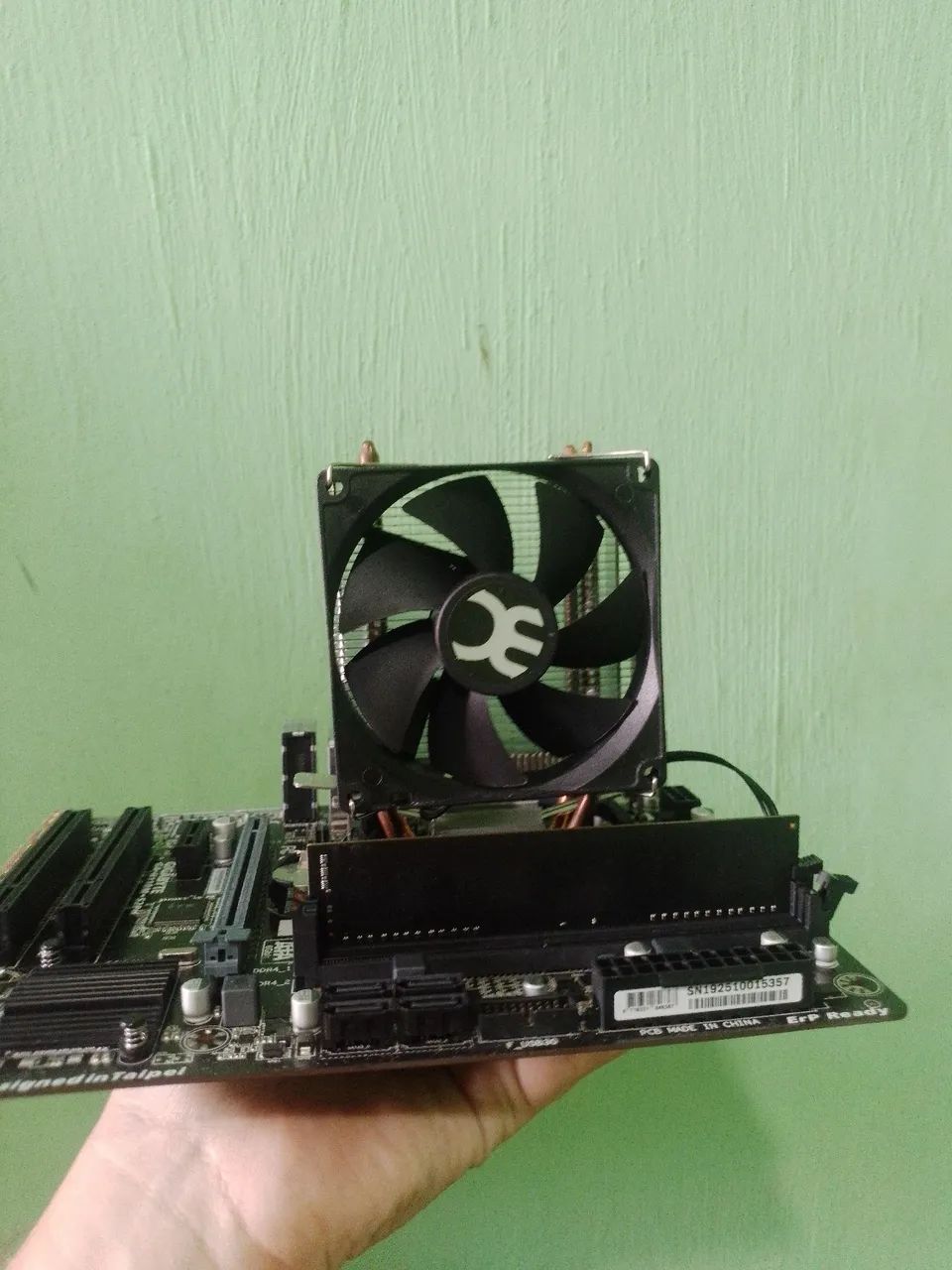 KIT PLACA-MÃE H110 COM I3 8100 E 4GB DDR4 - Foto 2