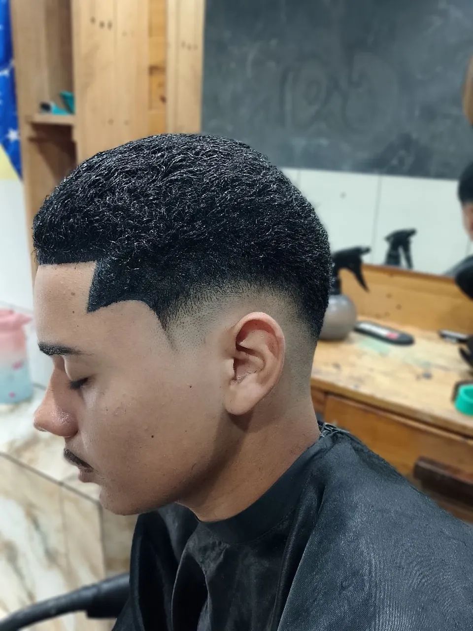 Bancada de Barbearia em Madeira com Espelho - Estilo Rústico - Foto 4