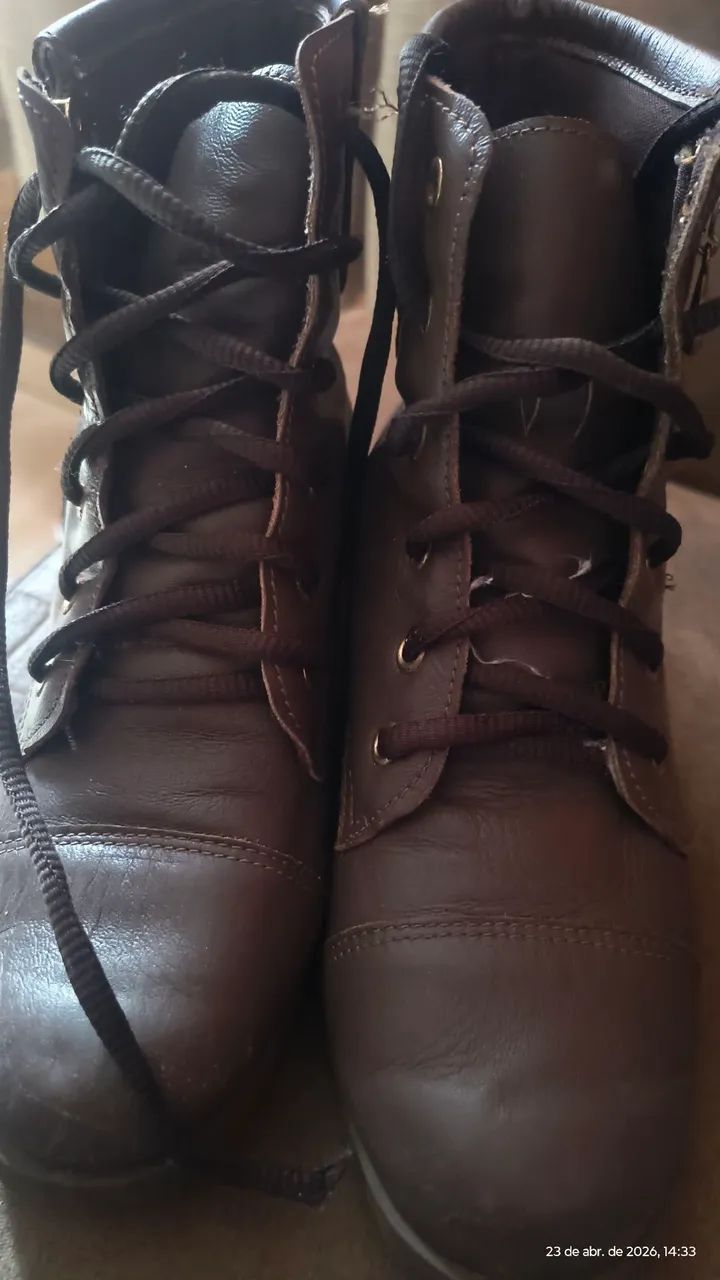 Bota de Couro com zíper número 35 - Foto 2