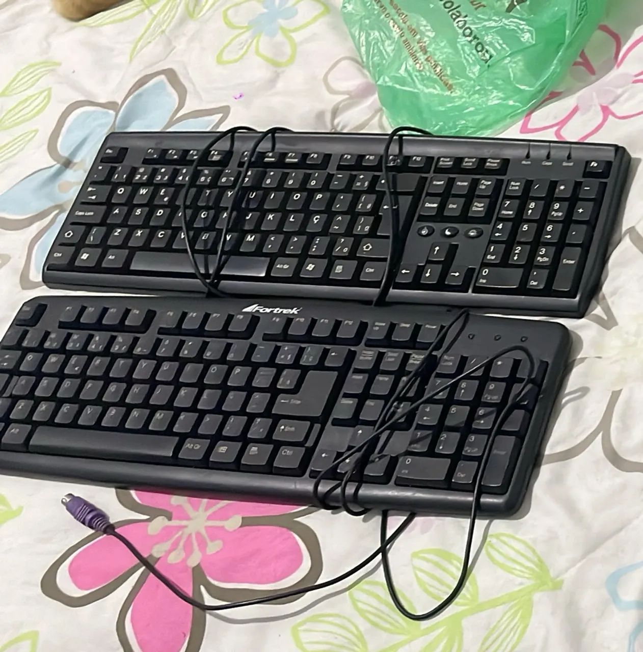 MONITOR E TECLADOS