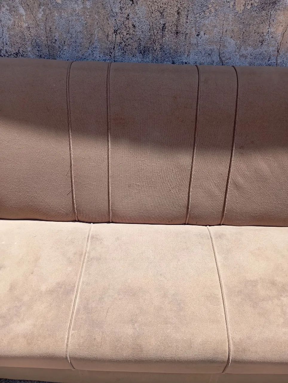 Vendo sofá com ótima estrutura e só falta higienizar - Foto 5