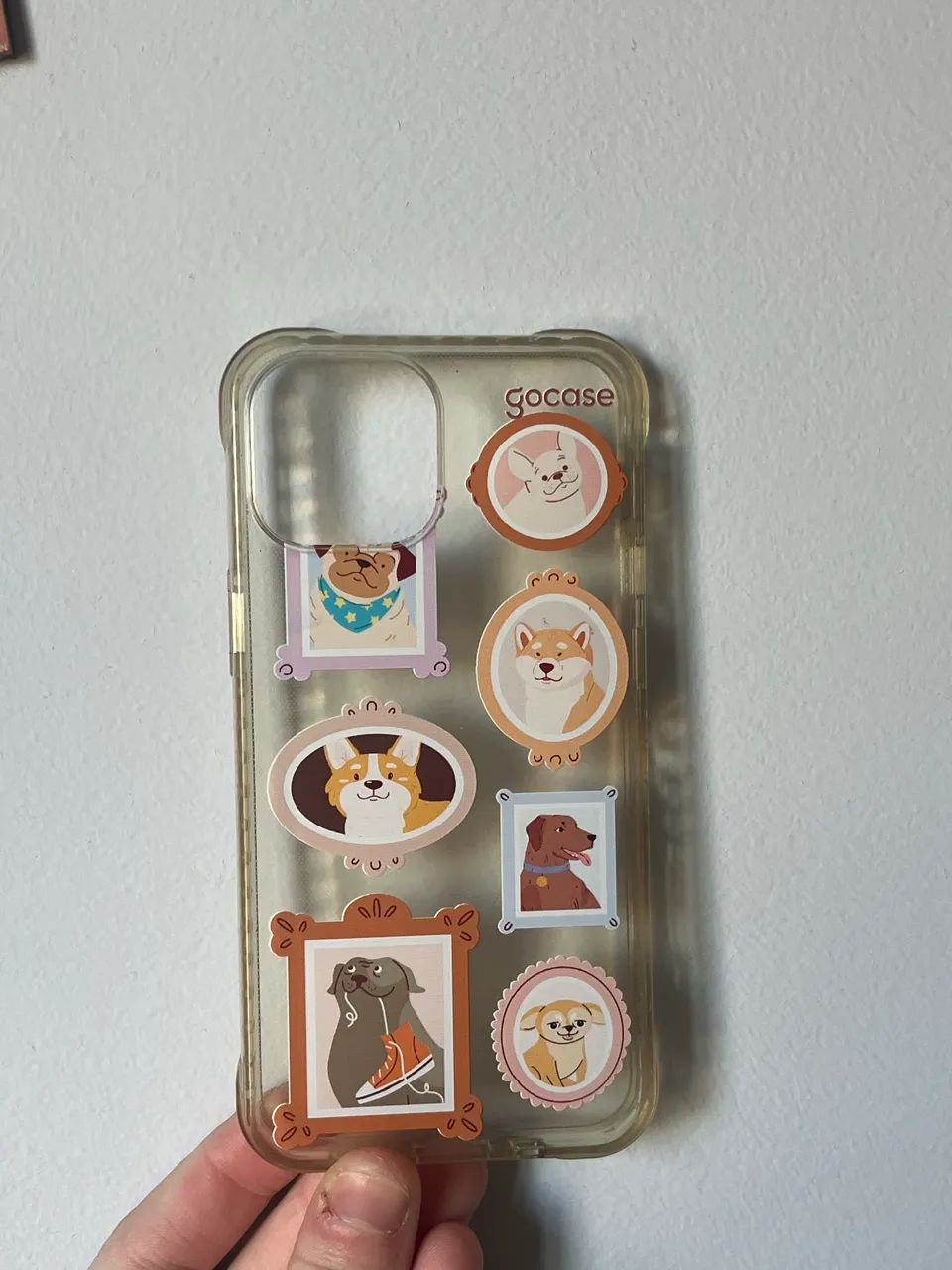 capinha iphone 13 mini GOCASE cachorros porta retrato