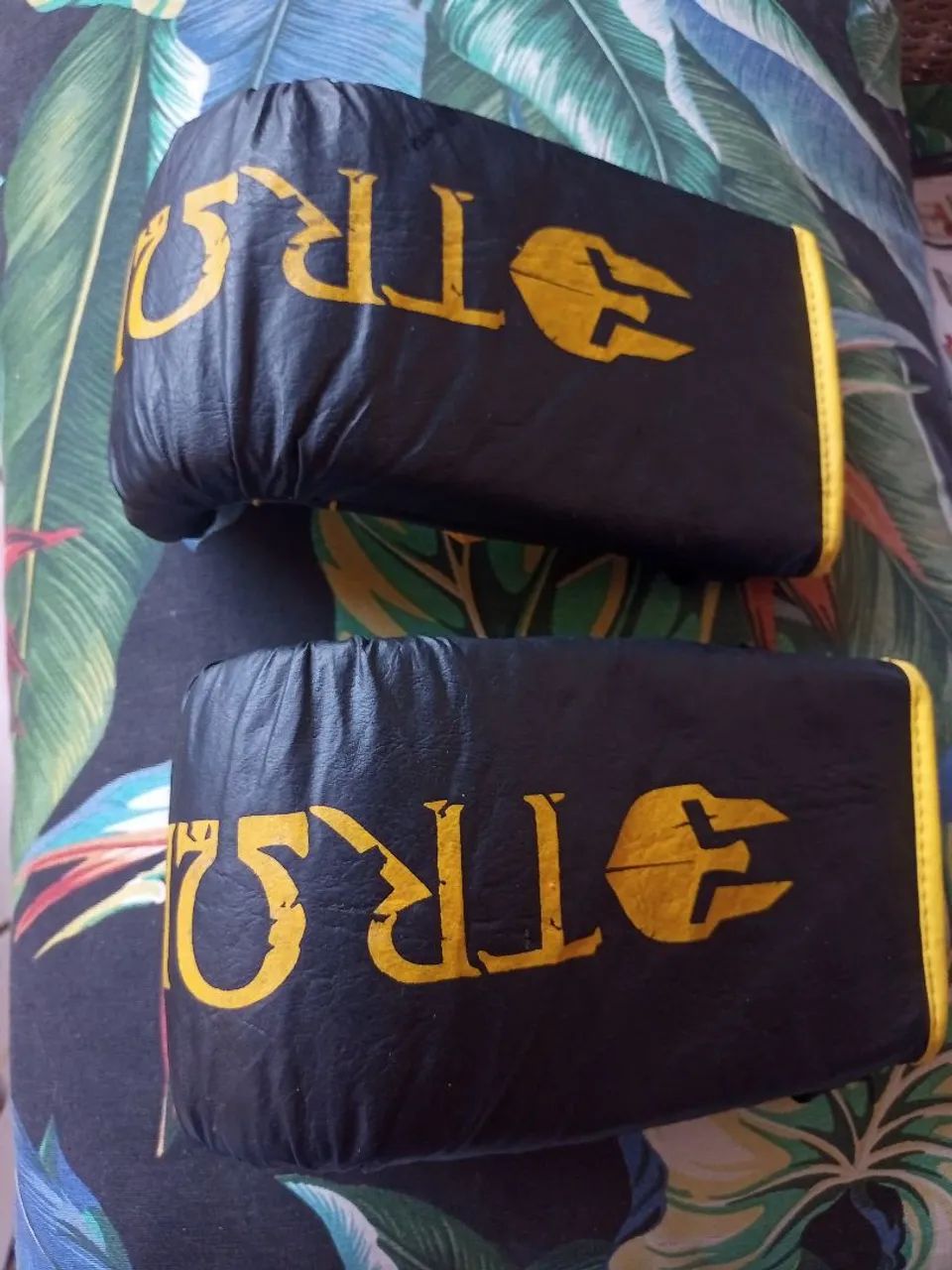 Vendo um saco de pacanda com luvas.