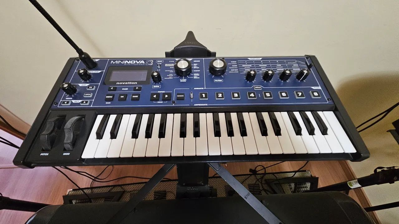 Novation MiniNova + Bag Sob Medida + Sustain - Completo