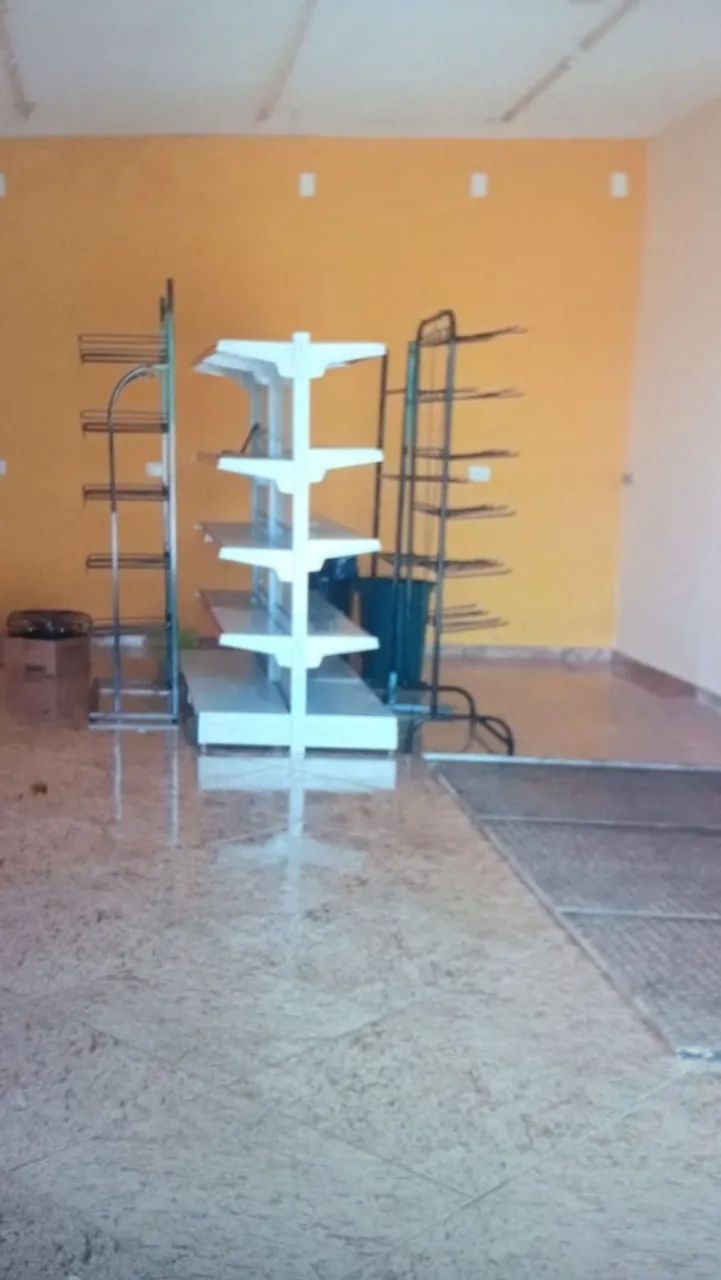 Ilha de mercado prateleiras 