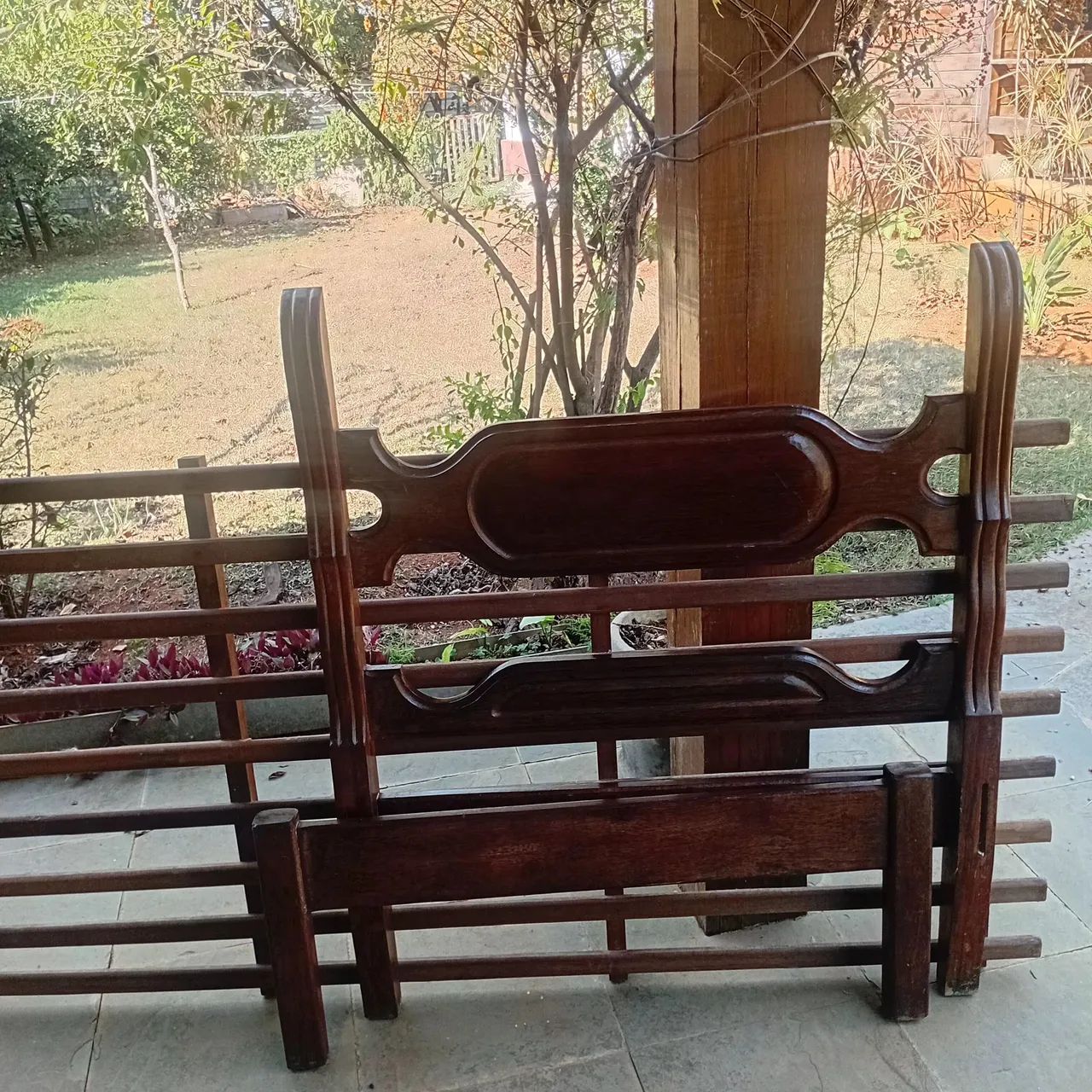 Cama solteiro de sucupira