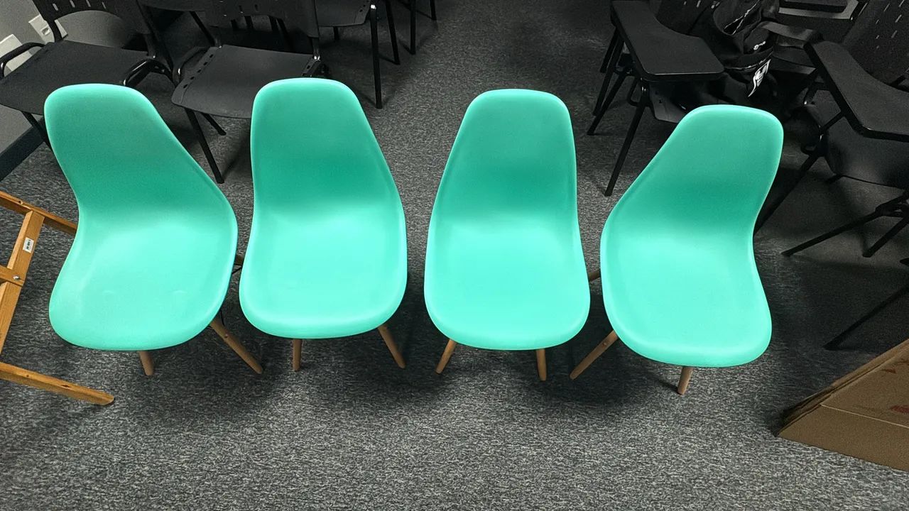 Kit com 4 cadeiras estilo Eames verde água - ótimo estado - Foto 2