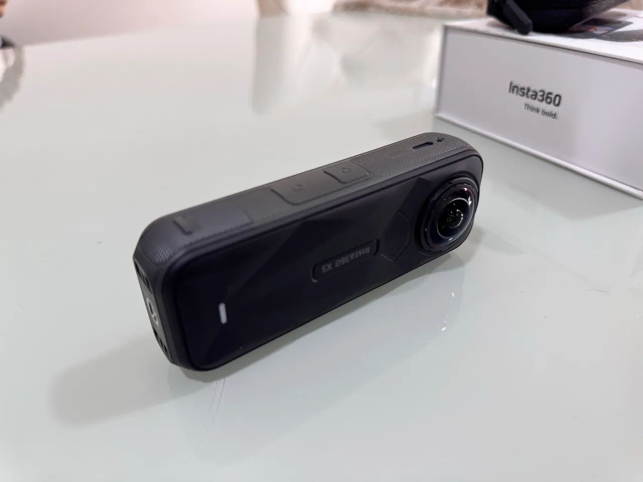 Câmera Insta360 X5 - Foto 4