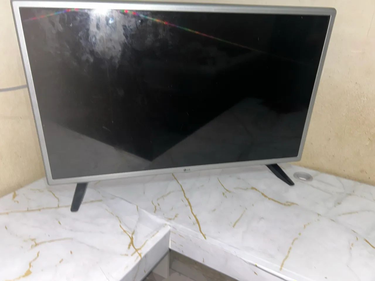 Televisão e mesa de estudo  - Foto 2