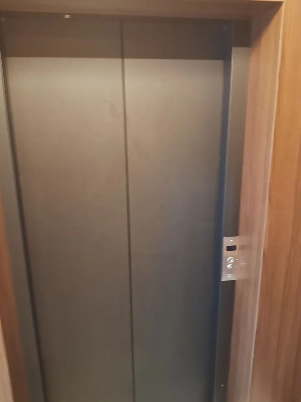 Envelopamento de portas e Hall elevador